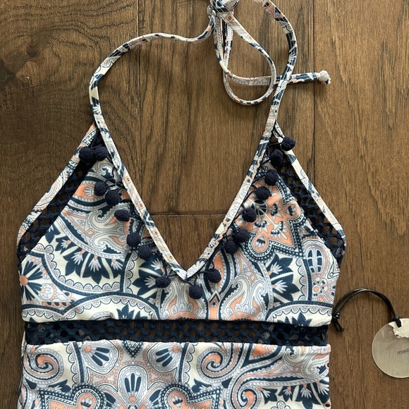 Tularosa Ember V-Neck Paisley-Print One-Piece Swimsuit - Picture 4 of 7